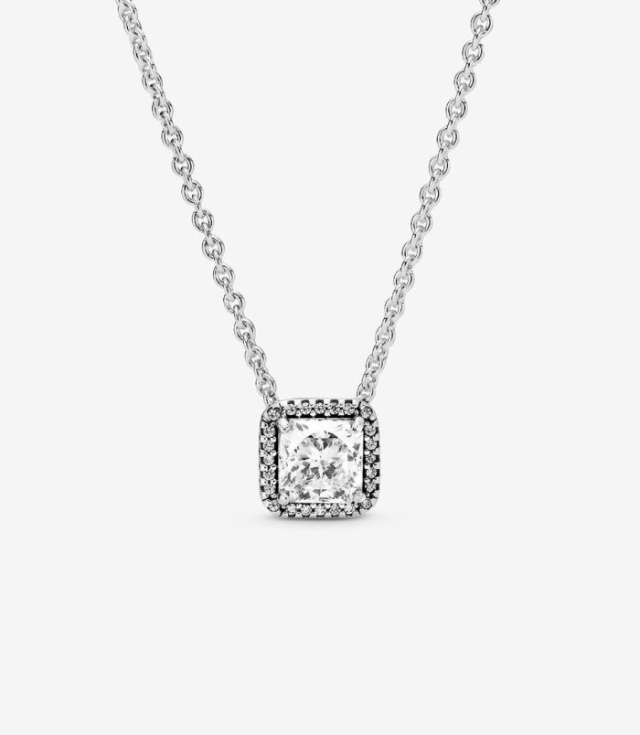 collar atemporal en plata