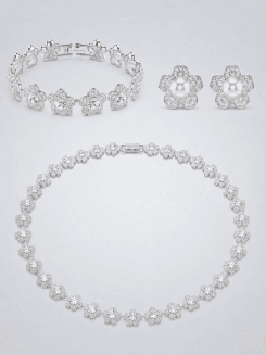 Conjunto Ariana Grande x Swarovski de la Colección Cápsula Floral